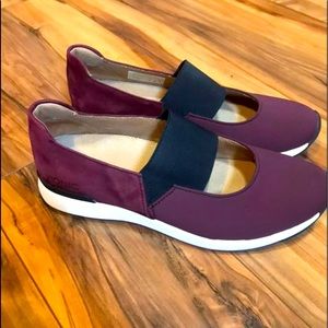 Size 7.5 Vionic slip on shoes